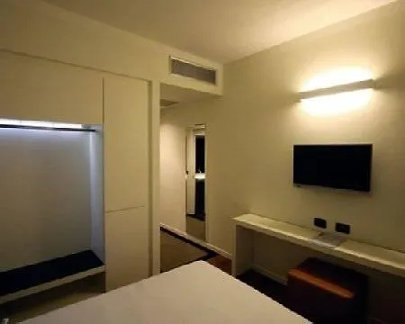 Monopole 3* Mailand