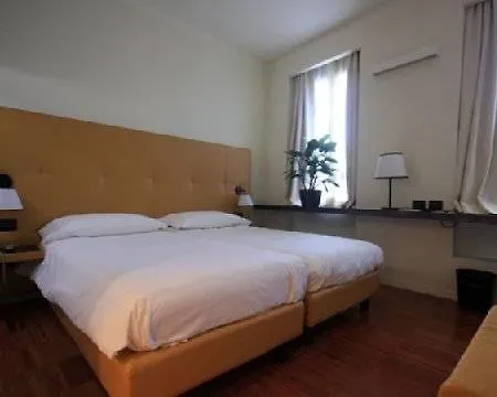 Monopole Hotel