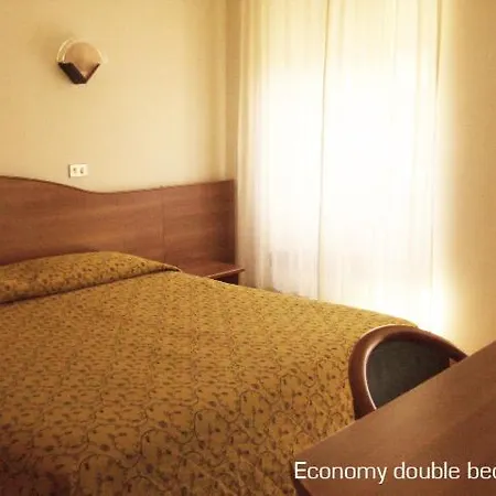 Monopole Hotel