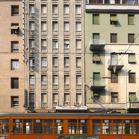 Monopole Hotel