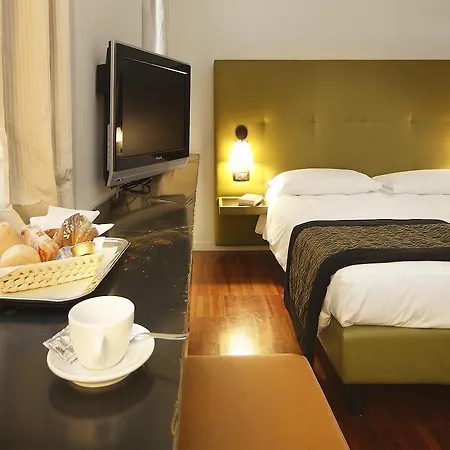Monopole Hotel